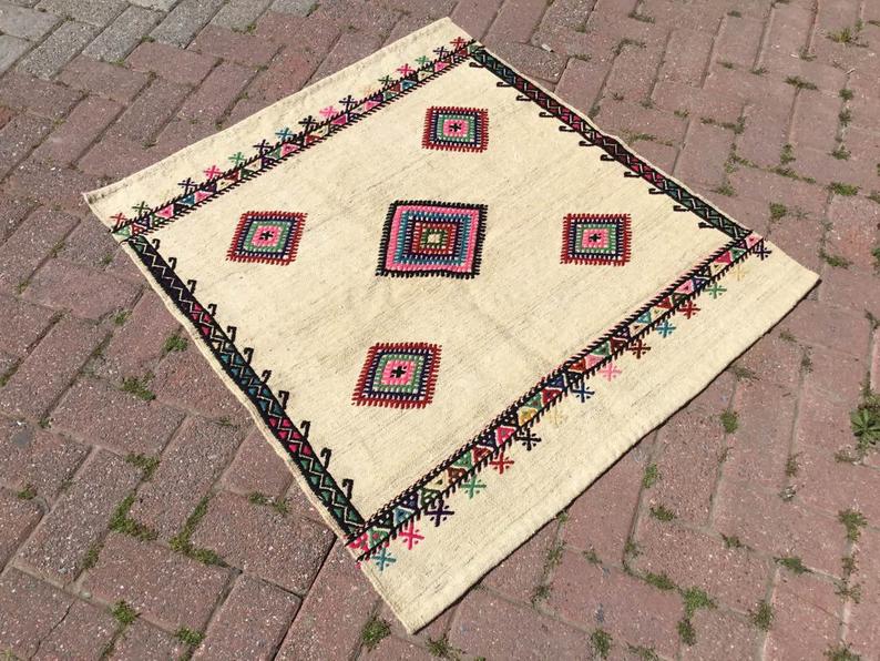 Handgemaakt vintage kelimtapijt 103 cm x 94 cm uniek ontwerp