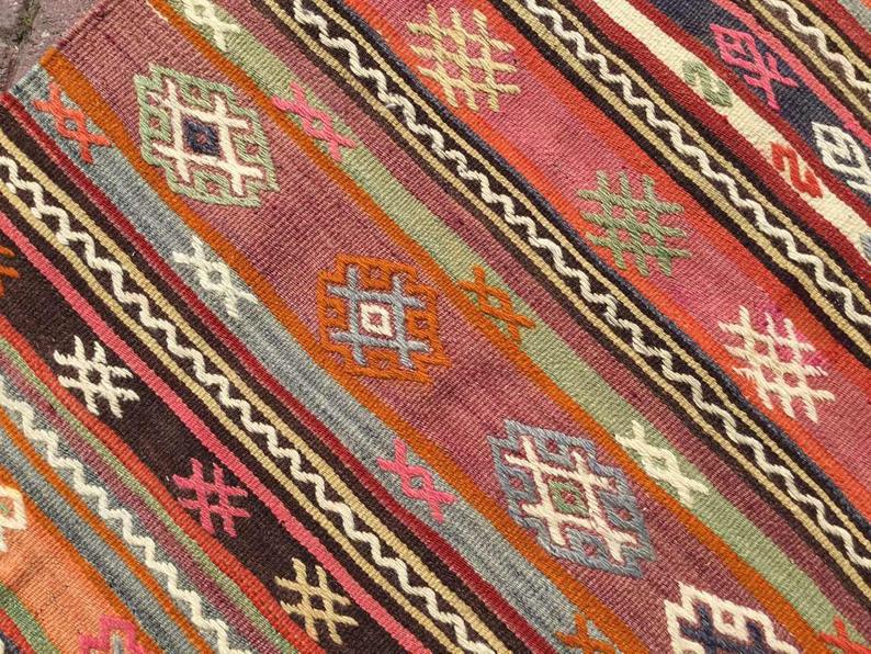 Handmade Vintage Kilim Rug 123cm x 91cm Unique Turkish Design