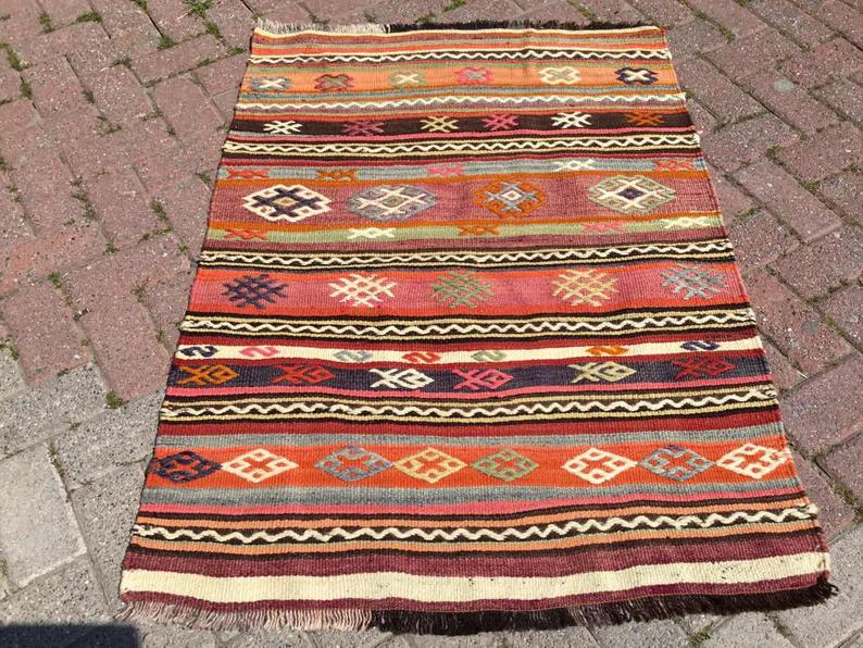 Handmade Vintage Kilim Rug 123cm x 91cm Unique Turkish Design