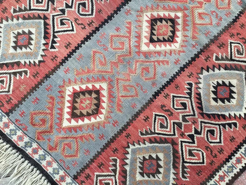 Handmade Vintage Kilim Rug 130cm x 101cm Unique Design