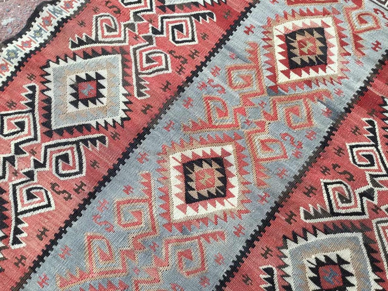 Handmade Vintage Kilim Rug 130cm x 101cm Unique Design