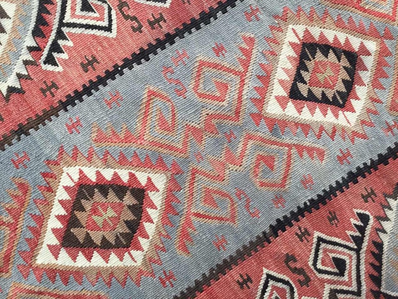 Handmade Vintage Kilim Rug 130cm x 101cm Unique Design