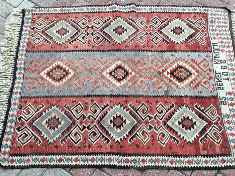 Handmade Vintage Kilim Rug 130cm x 101cm Unique Design
