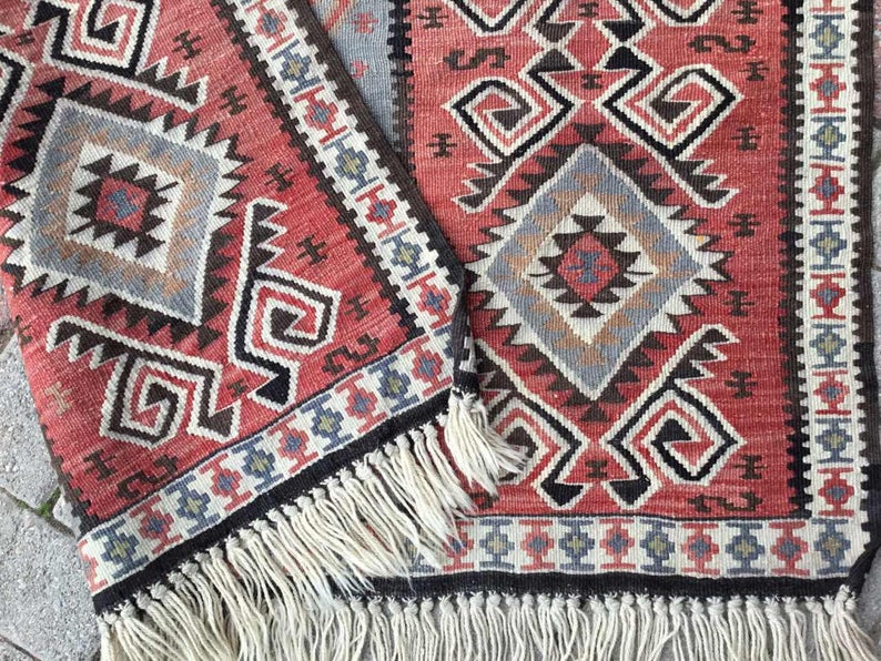 Handmade Vintage Kilim Rug 130cm x 101cm Unique Design