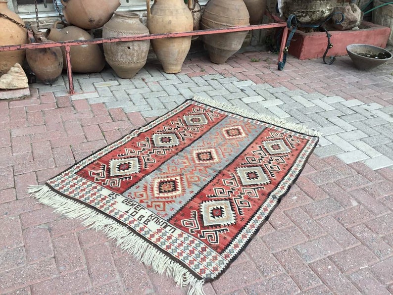 Handmade Vintage Kilim Rug 130cm x 101cm Unique Design