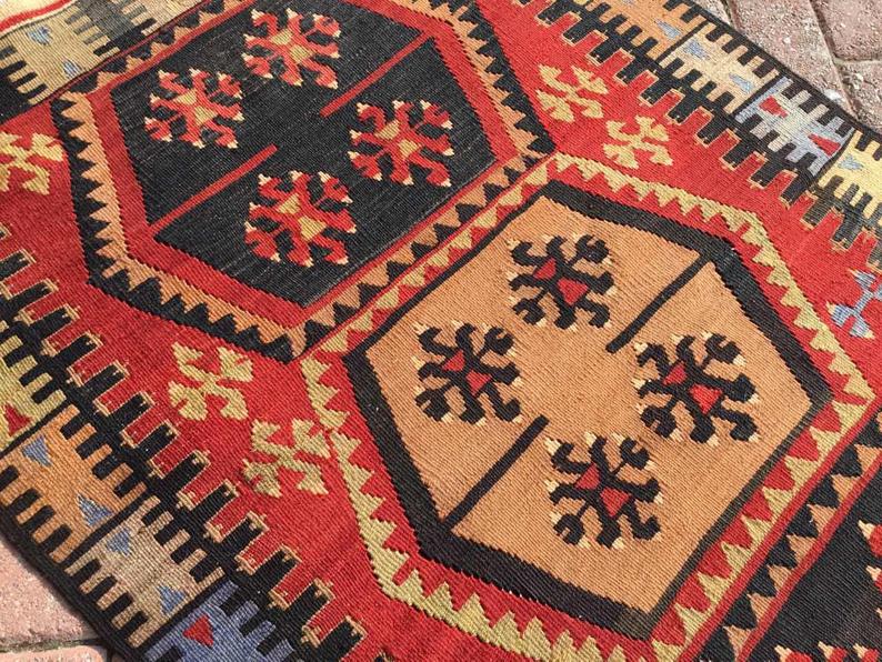 Handmade Vintage Kilim Rug 137cm x 81cm Unique Design