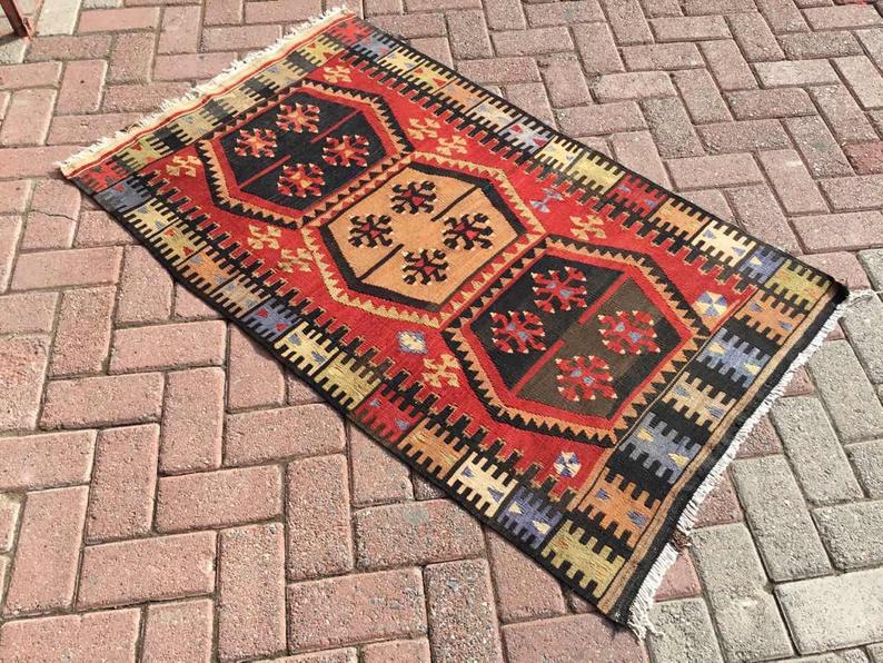 Handmade Vintage Kilim Rug 137cm x 81cm Unique Design