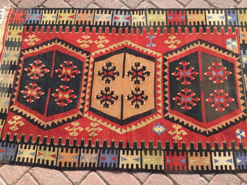 Handmade Vintage Kilim Rug 137cm x 81cm Unique Design