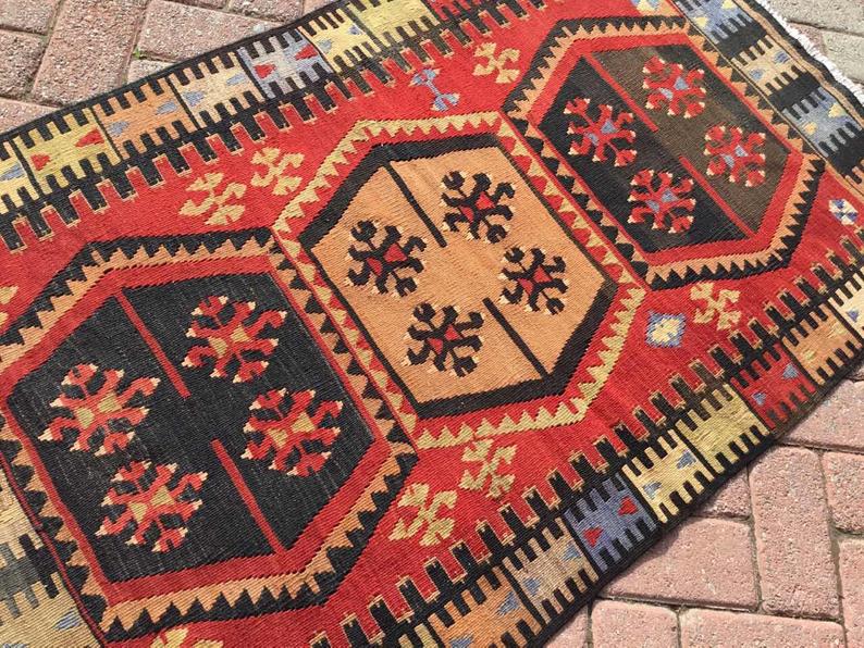 Handmade Vintage Kilim Rug 137cm x 81cm Unique Design
