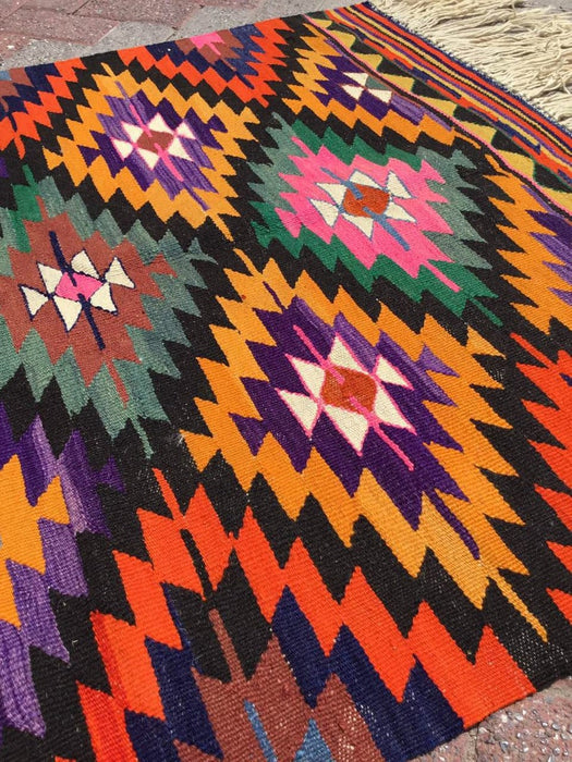 Handmade Vintage Kilim Rug 138cm x 104cm Central Turkey