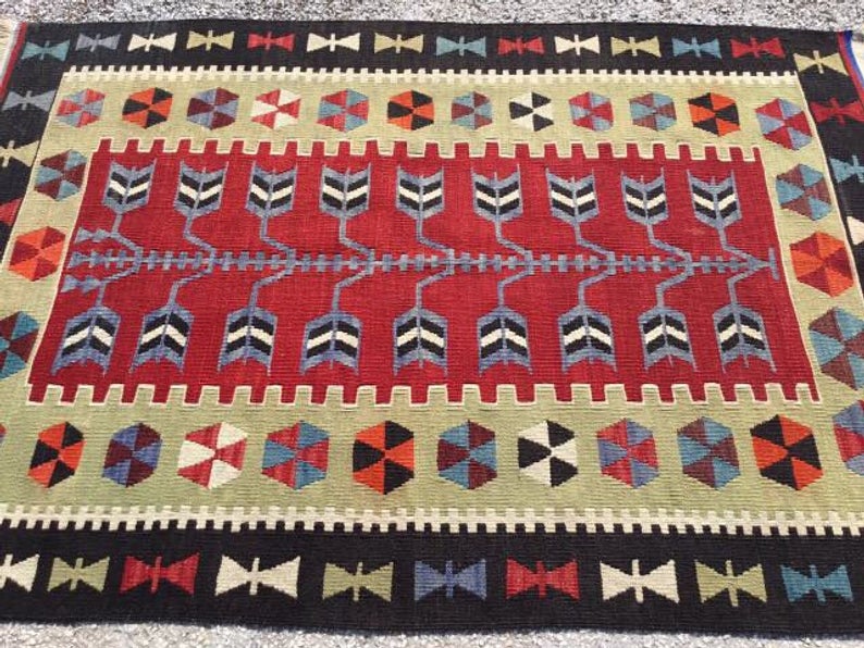 Handmade Vintage Kilim Rug 145 cm x 100 cm Unique Design