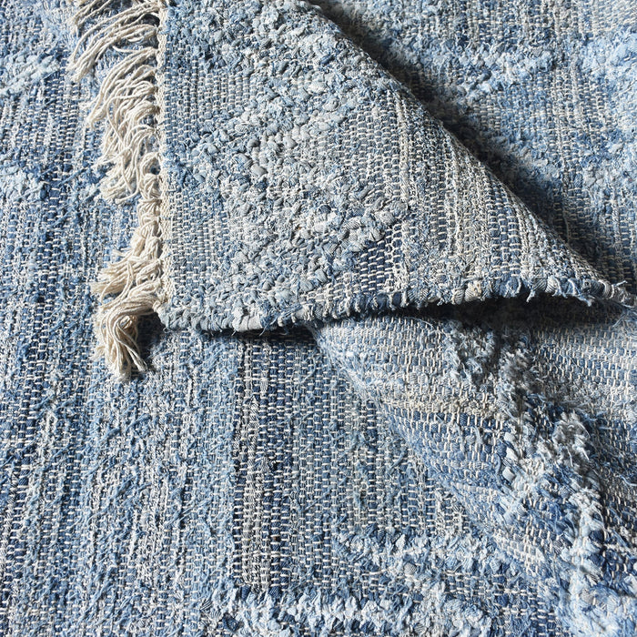 Handgeweven denimblauw geometrisch vloerkleed 100% gerecycled materiaal