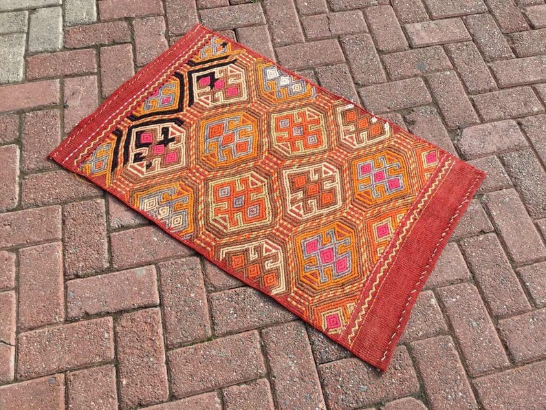 Käsinkudottu oranssi Tribal Kilim -matto 89cm x 58cm Vintage