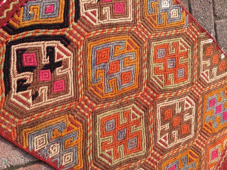 Käsinkudottu oranssi Tribal Kilim -matto 89cm x 58cm Vintage