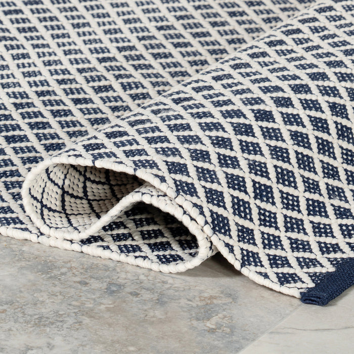 Handgeweven trellis vloerkleed voor binnen en buiten 152 x 244 cm marineblauw