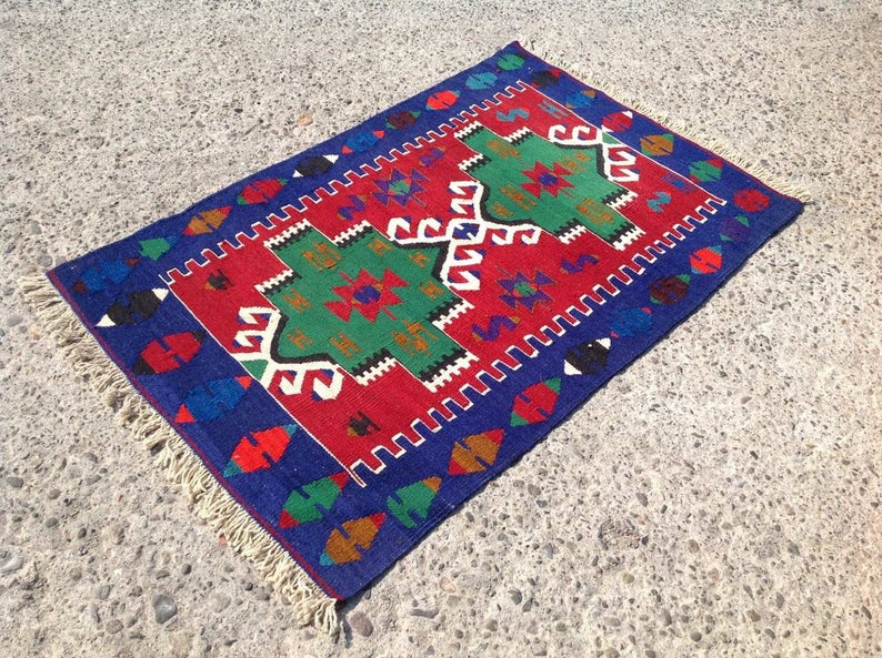 Handwoven Vintage Kilim Rug 127cm x 81cm Wool Unique Design