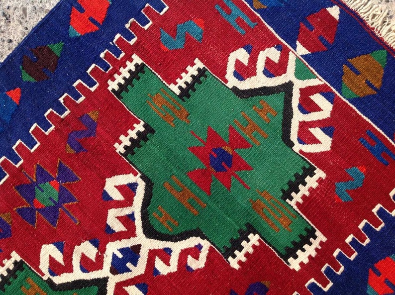 Handwoven Vintage Kilim Rug 127cm x 81cm Wool Unique Design