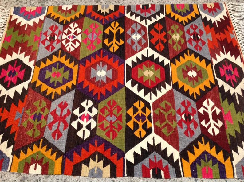 Handwoven Vintage Kilim Rug 132cm x 100cm from Turkey