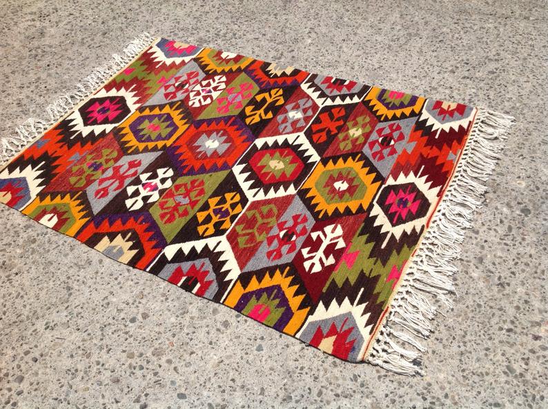 Handwoven Vintage Kilim Rug 132cm x 100cm from Turkey