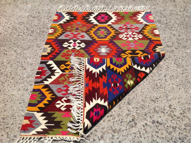 Handwoven Vintage Kilim Rug 132cm x 100cm from Turkey