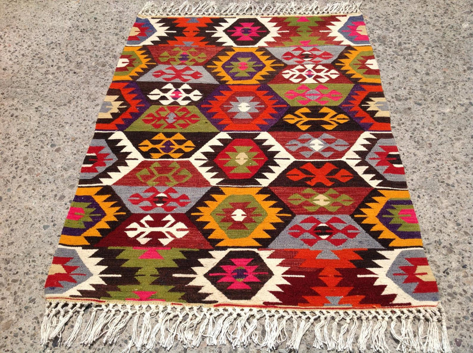 Handwoven Vintage Kilim Rug 132cm x 100cm from Turkey