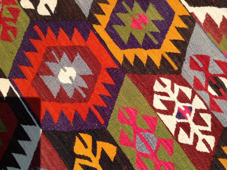 Handwoven Vintage Kilim Rug 132cm x 100cm from Turkey