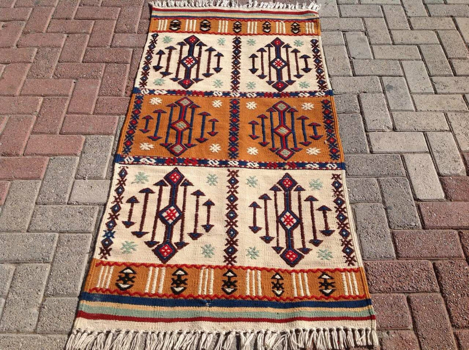 Handwoven Vintage Kilim Rug 147cm x 79cm from Turkey