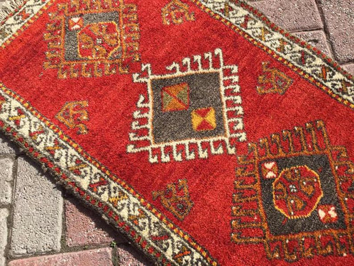 Handwoven Vintage Rug 99 cm x 58 cm from Central Turkey