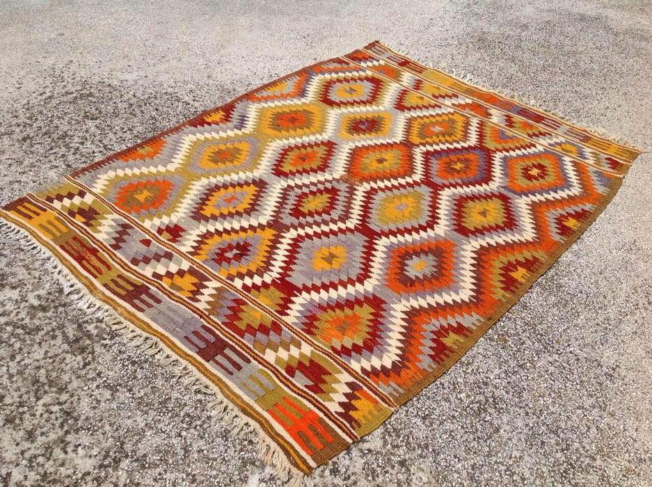 Tappeto Kilim vintage a righe intrecciato a mano 218x160 cm