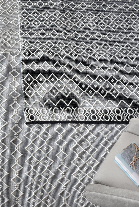 Handwoven Wool Area Rug in Neutral Shades