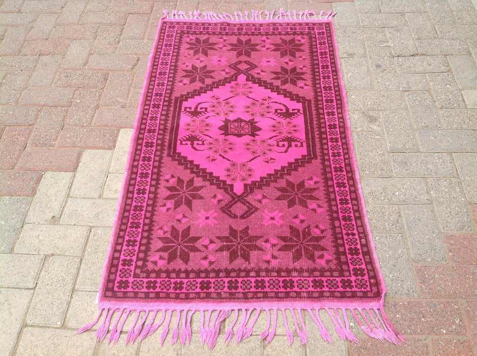 Felroze handgemaakt vintage vloerkleed 130 x 76 cm uit Turkije