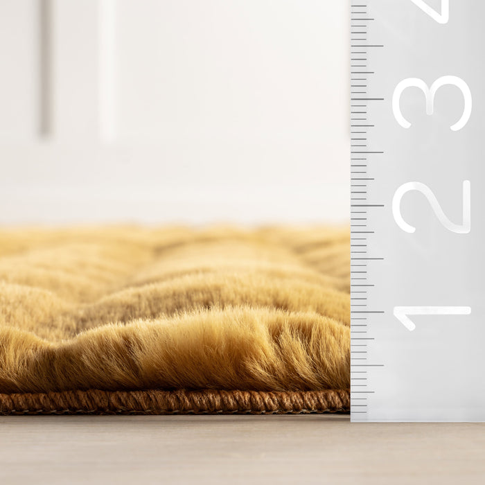 Ivana Gold Checkered Plush Cloud Washable Area Rug