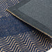 Ives Modern Geometric Chevron Zigzag Ručně tkaná juta a bavlna odolná texturovaná měkká dotyk Flatweave Navy Blue koberec