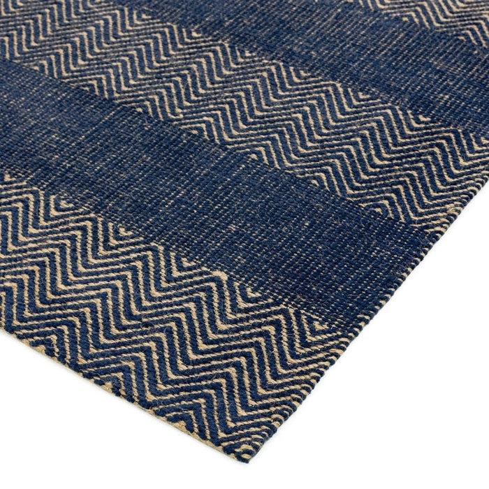 Ives Modern Geometric Chevron Zigzag Ručně tkaná juta a bavlna odolná texturovaná měkká dotyk Flatweave Navy Blue koberec