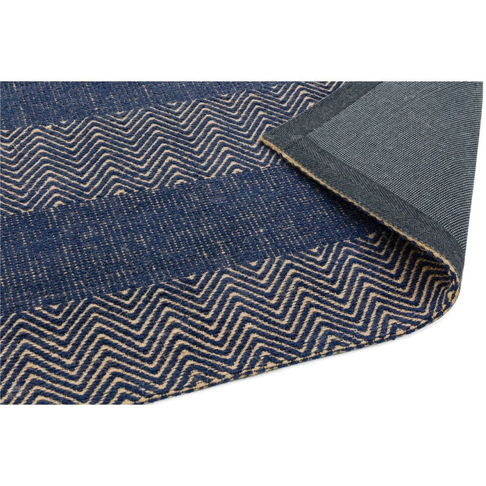 Ives Modern Geometric Chevron Zigzag Ručně tkaná juta a bavlna odolná texturovaná měkká dotyk Flatweave Navy Blue koberec