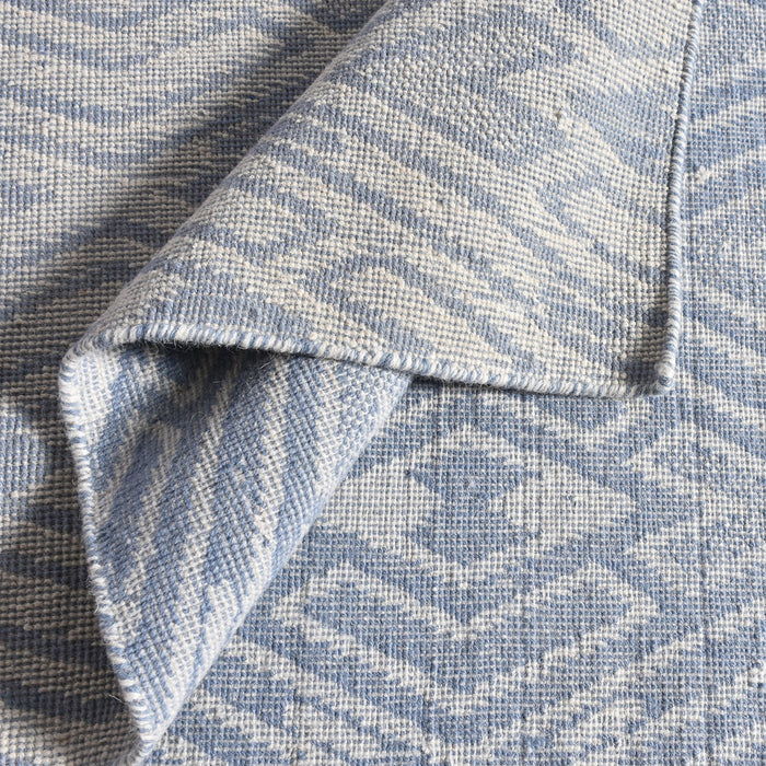 Tappeto jacquard in lana blu avorio per Homemoderna s