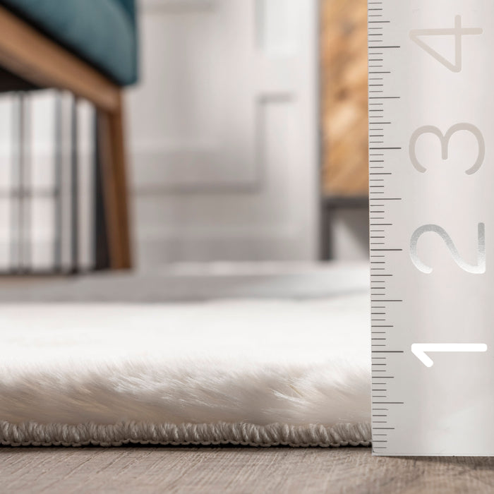 Jaylene Plush Cloud Washable Area Rug 152 Cm White