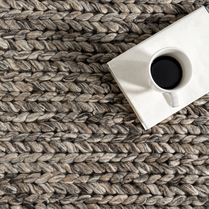 Knitted Wool Area Rug in Grey - Soft Comfort Underfoot