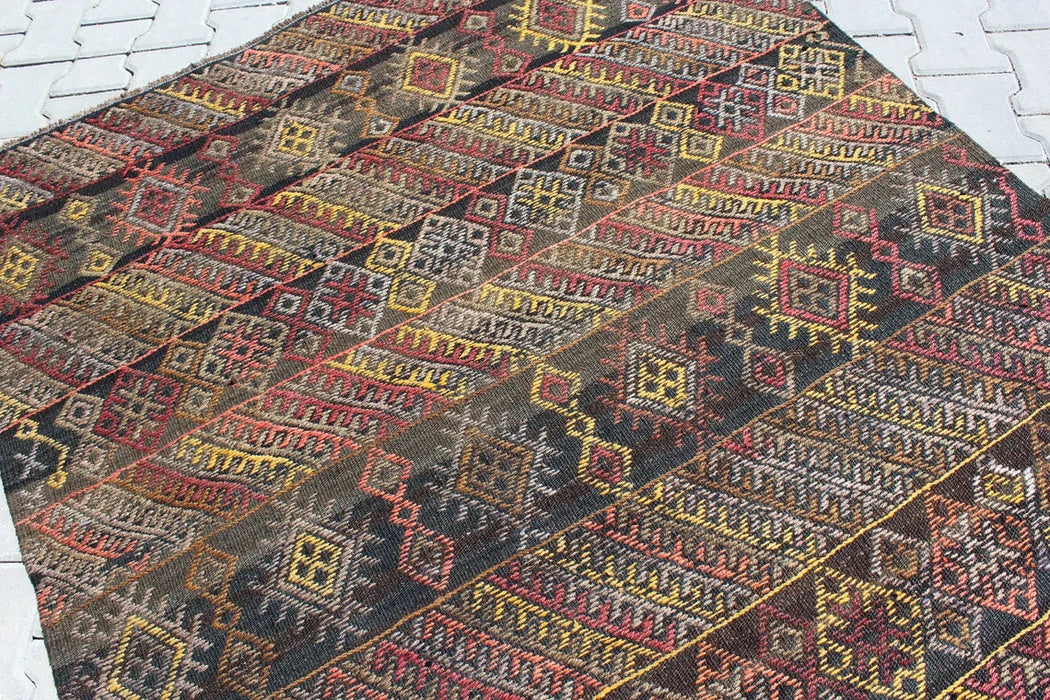 Tappeto Kilim curdo ricamato 151 cm x 318 cm Vintage