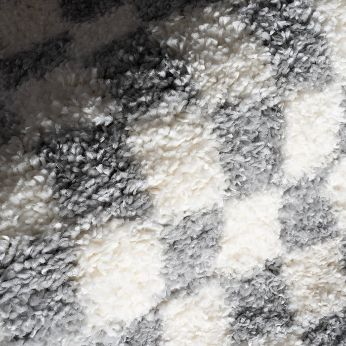 Light Grey Checkered Shag Rug 120x180 cm