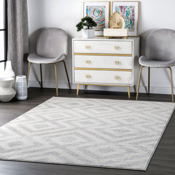 Light Grey Chevron Stripes Area Rug 120x180 cm