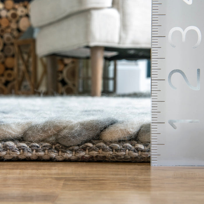 Luxurious Knit Wool Area Rug in Silver Color