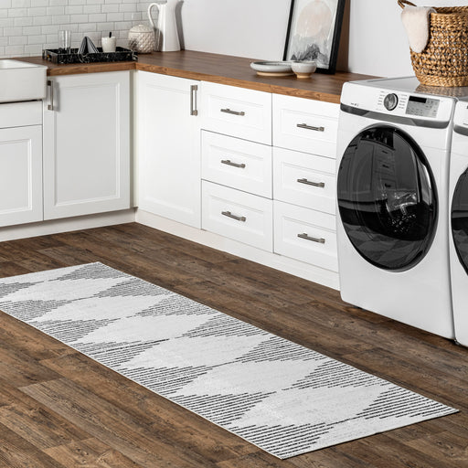 Machine Washable Diamond Pinstripes Rug 120x180 cm White