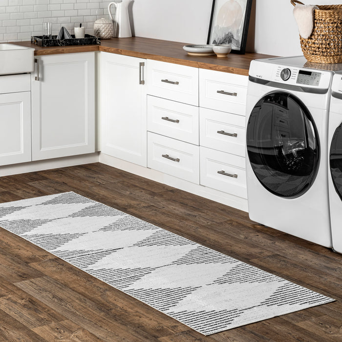 Machine Washable Diamond Pinstripes Rug 120x180 cm White