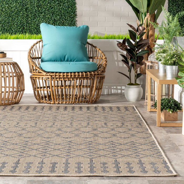 Modern Light Grey Trellis Area Rug for Indoor Outdoor Use