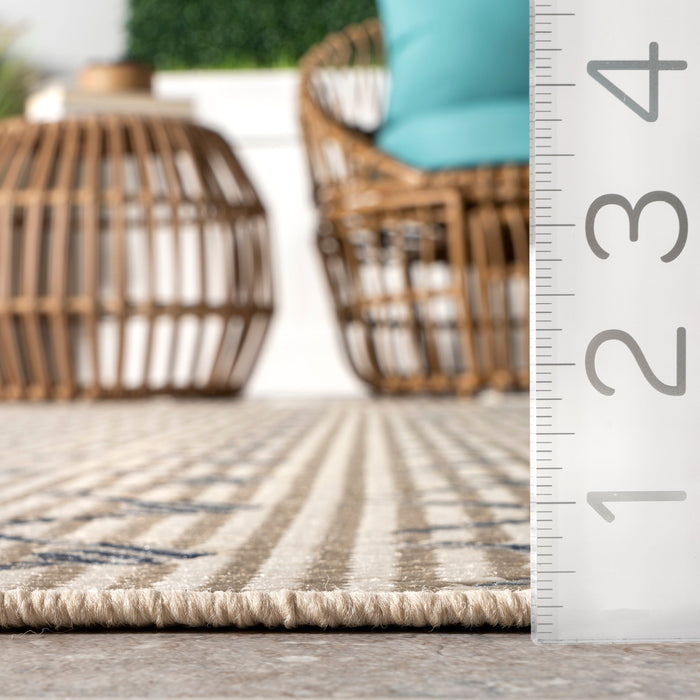Modern Light Grey Trellis Area Rug for Indoor Outdoor Use