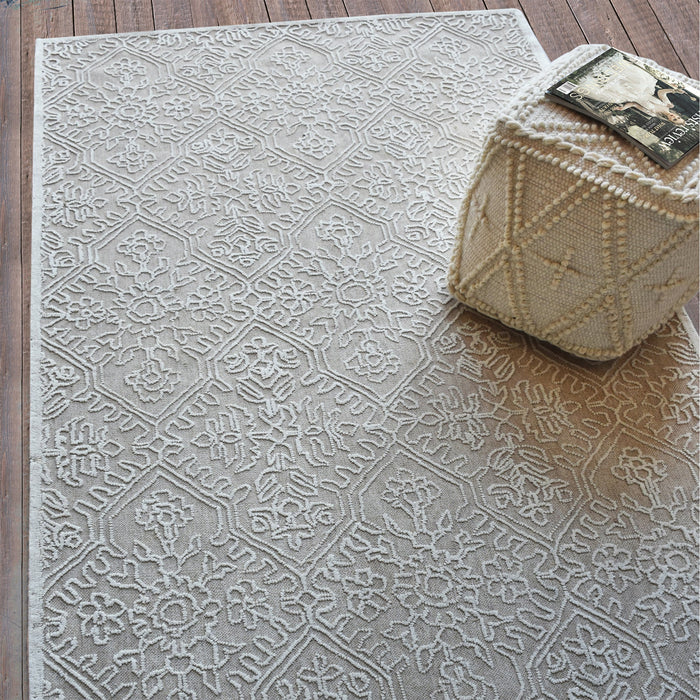 Modern Tufted Wool Rug With Classic Pattern Design