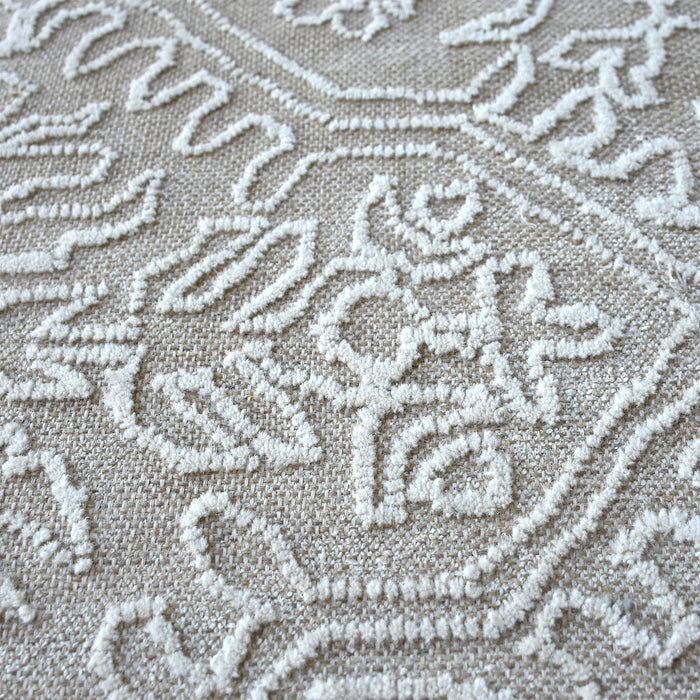 Modern Tufted Wool Rug With Classic Pattern Design