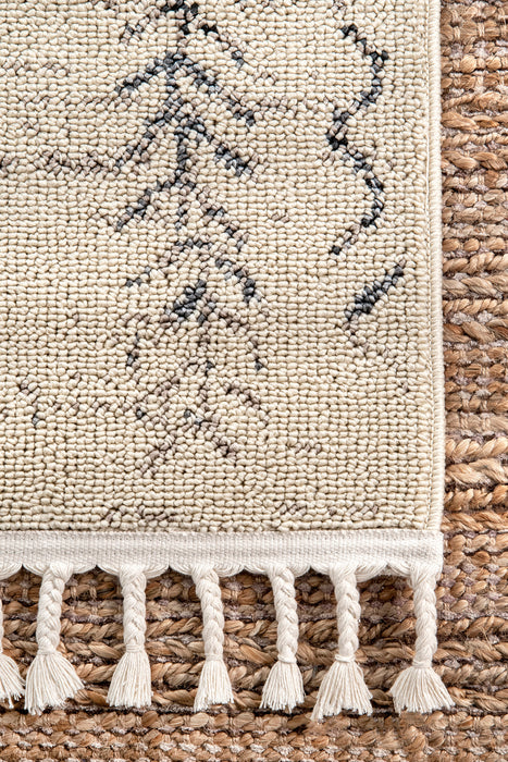 Moroccan Diamond Pattern Tassel Area Rug in Ivory