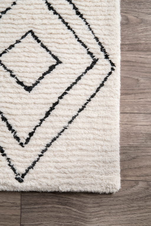 Moroccan Diamond Pattern Wool Area Rug 120 x 180 cm